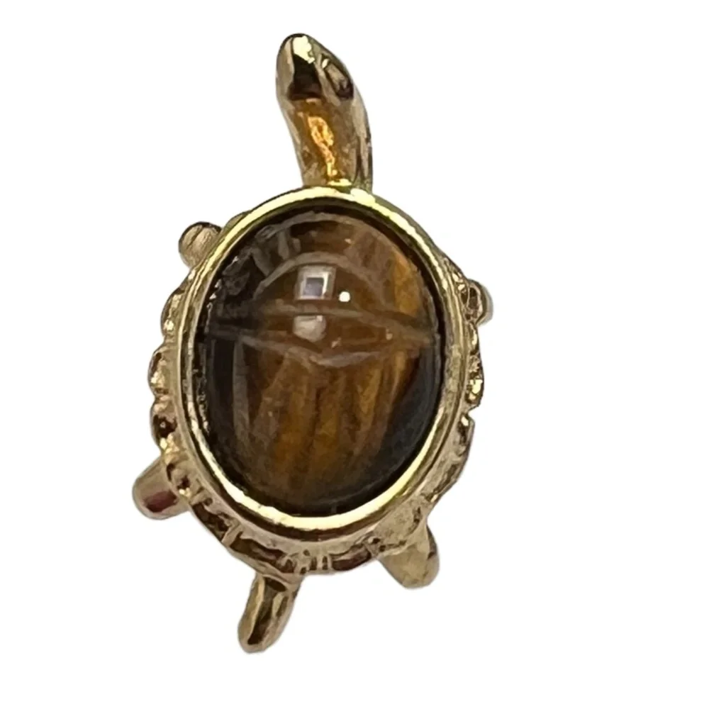 VINTAGE TURTLE LAPEL PIN WITH BROWN CARVED SCARAB DESIGN SHELL
